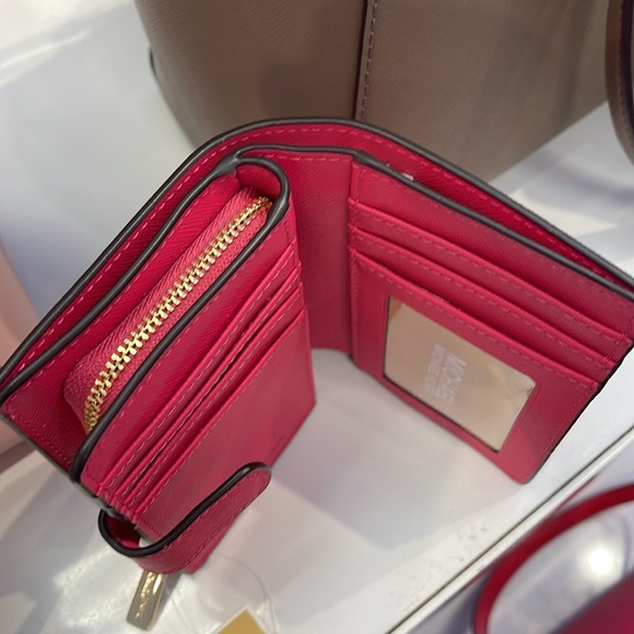 MICHAEL KORS
Medium Crossgrain Leather Wallet
Electric Pink 
NWT - Picture 9 of 16